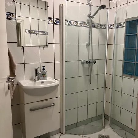 With Wifi, Close To Center, And Forrest Apartamento