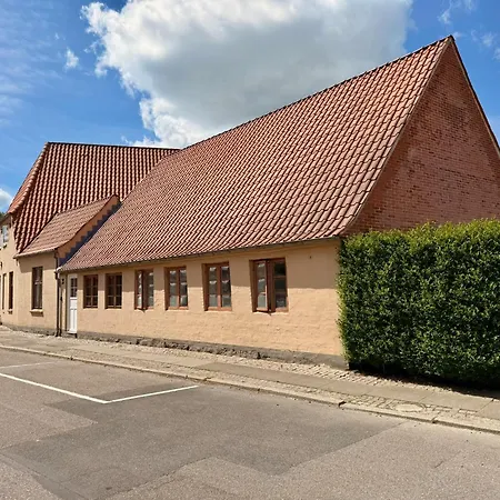 Апартаменты With Wifi, Close To Center, And Forrest Обенро